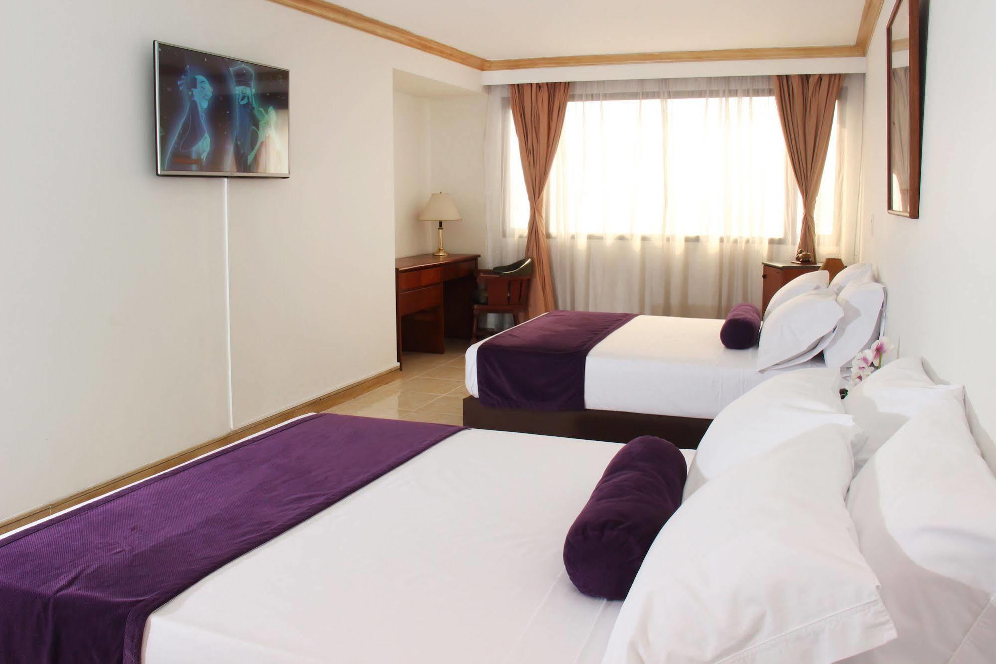 Ayenda 1235 Botero Hotel Medellín Buitenkant foto