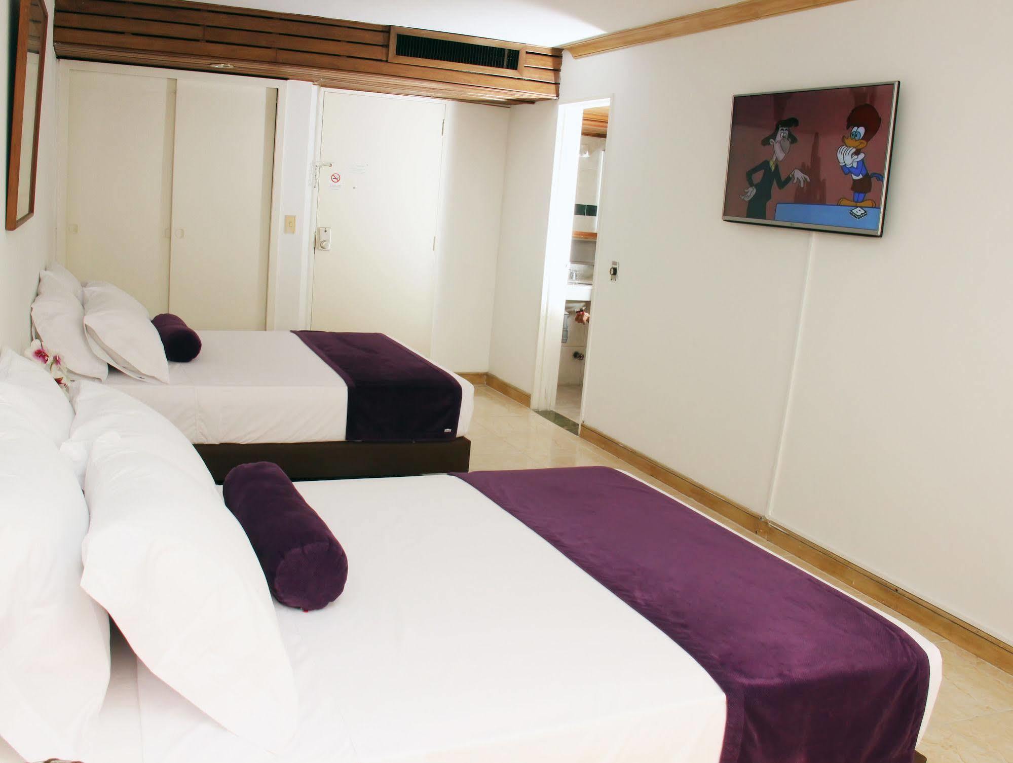 Ayenda 1235 Botero Hotel Medellín Buitenkant foto