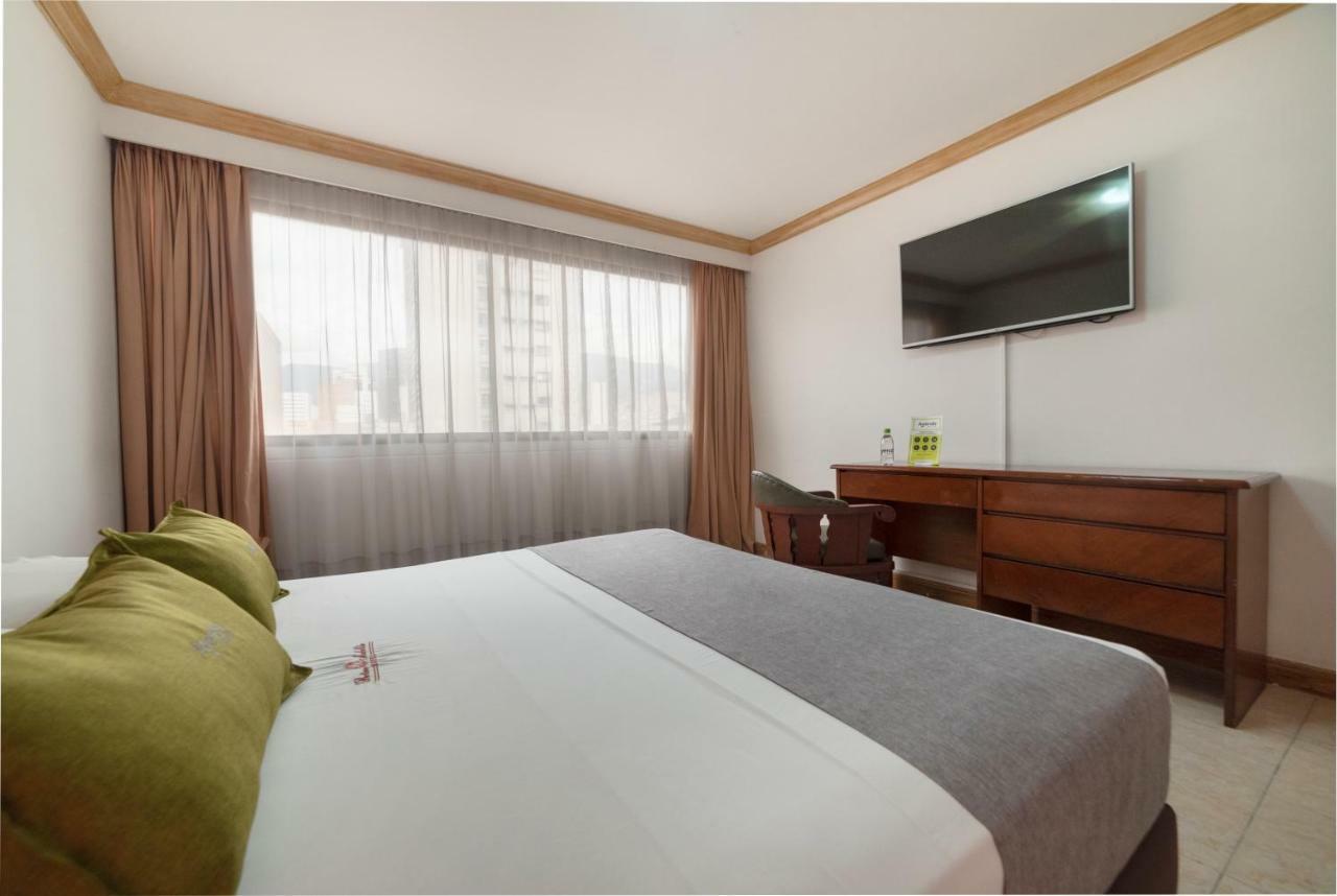 Ayenda 1235 Botero Hotel Medellín Buitenkant foto