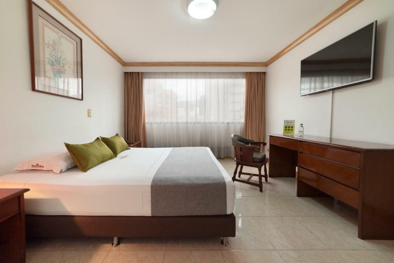 Ayenda 1235 Botero Hotel Medellín Buitenkant foto